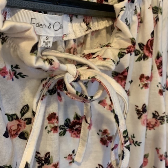 Cropped Top off the shoulder size small floral super soft off the shoulder crop - Picture 6 of 8